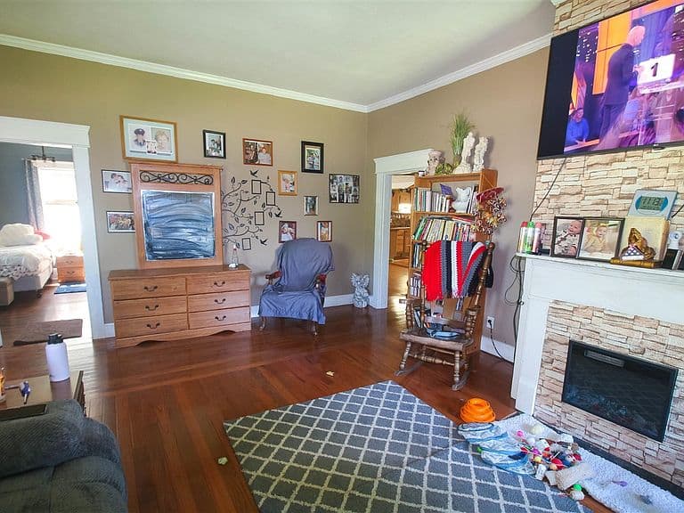 Listing photo 4