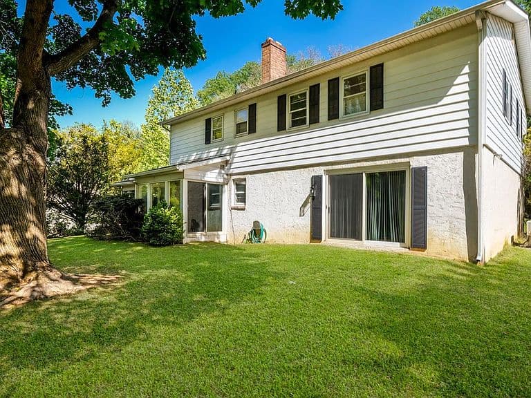 Listing photo 5