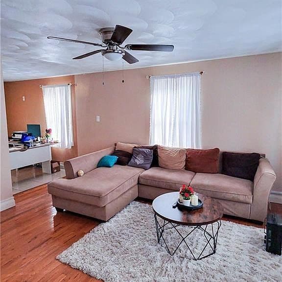 Listing photo 3