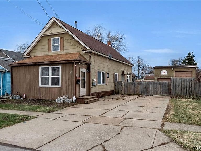 Listing photo 2