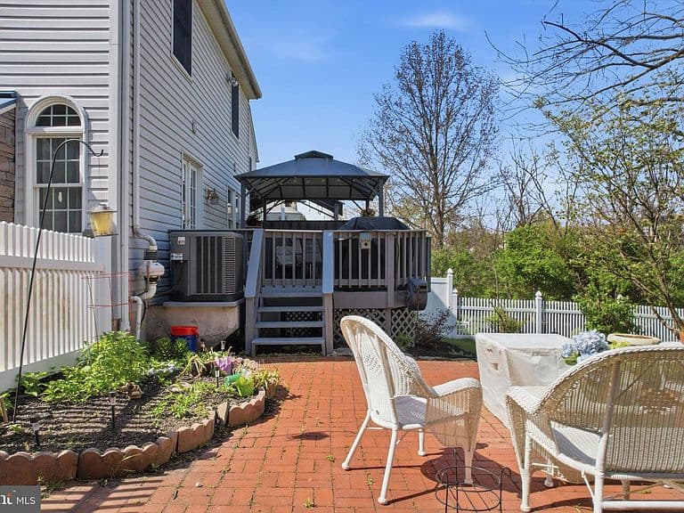 Listing photo 4
