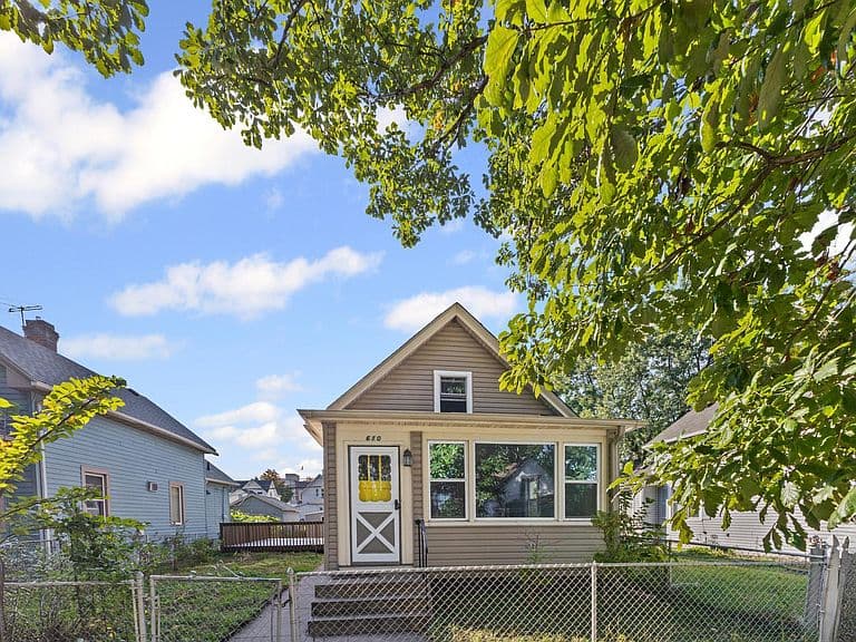 Listing photo 2