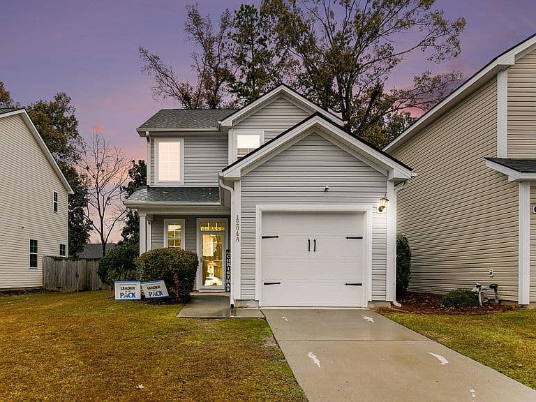 Listing photo 2