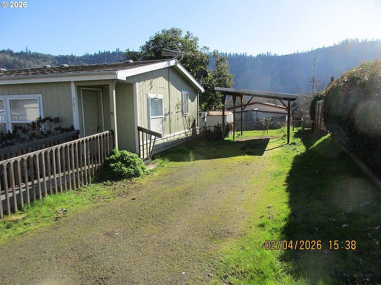 Listing photo 2
