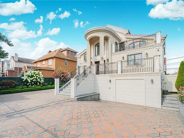 Listing photo 3