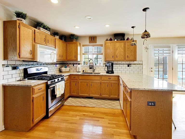 Listing photo 5