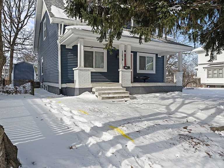 Listing photo 2