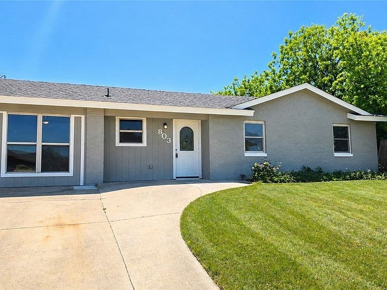 Listing photo 3