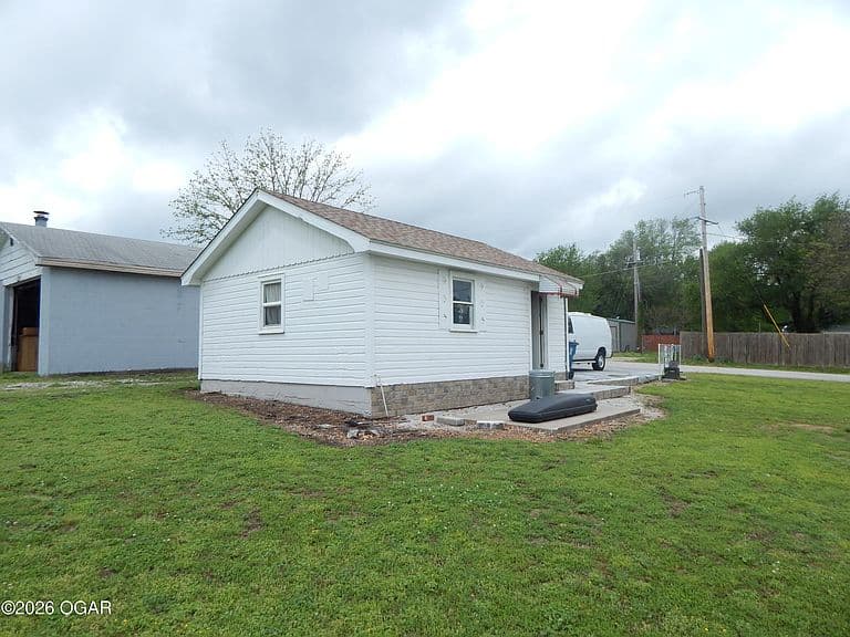 Listing photo 5