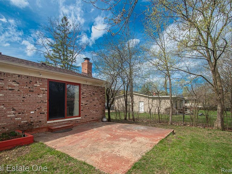 Listing photo 5