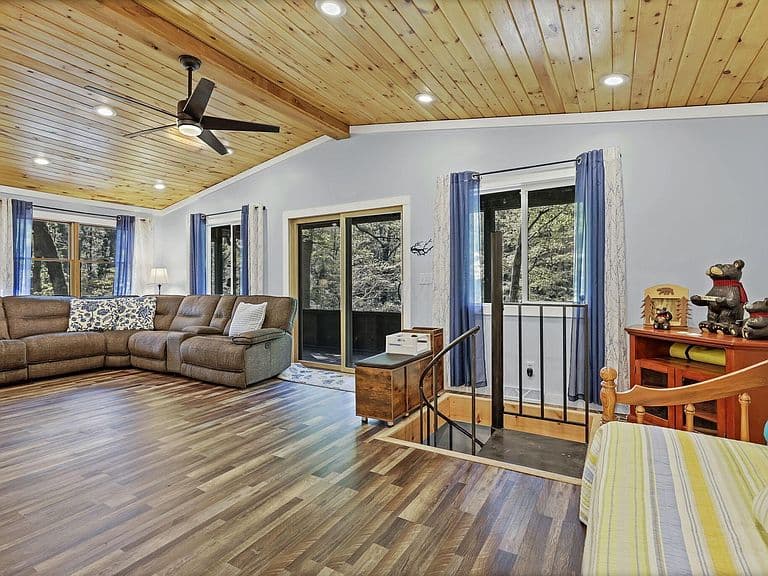 Listing photo 5