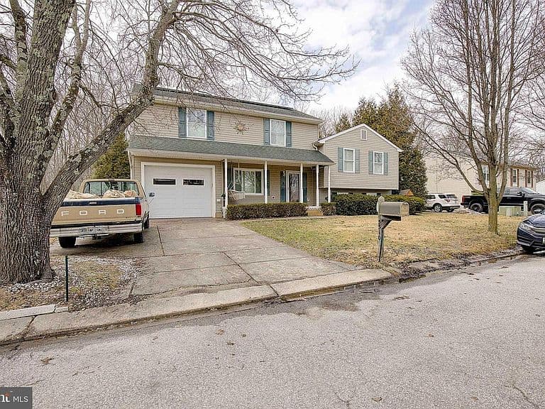 Listing photo 2