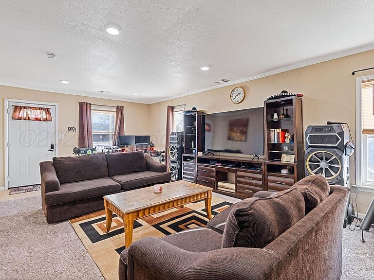 Listing photo 3