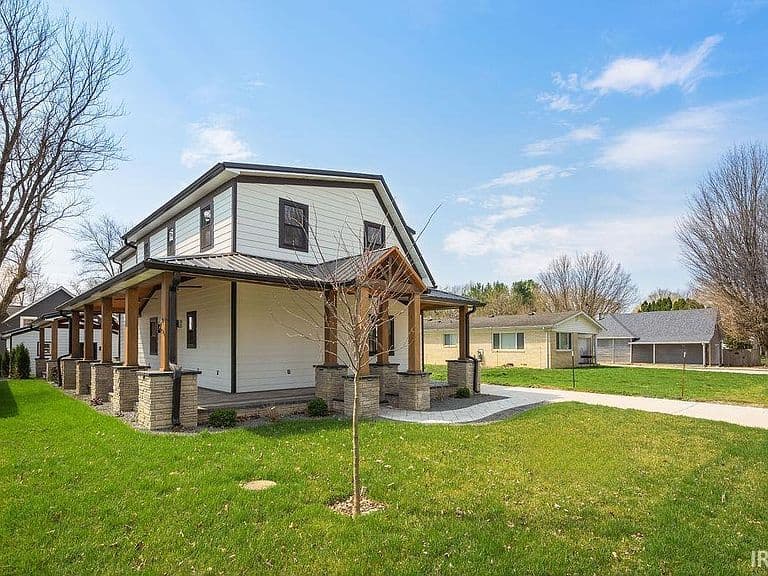 Listing photo 3