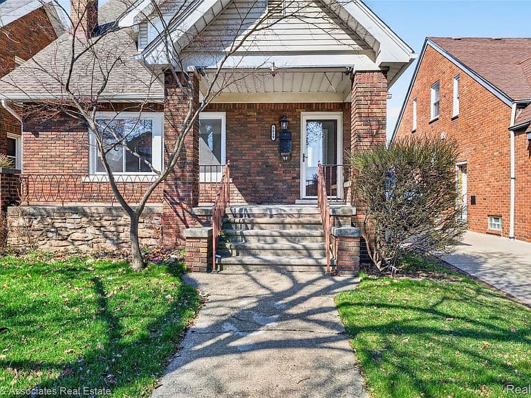 Listing photo 3