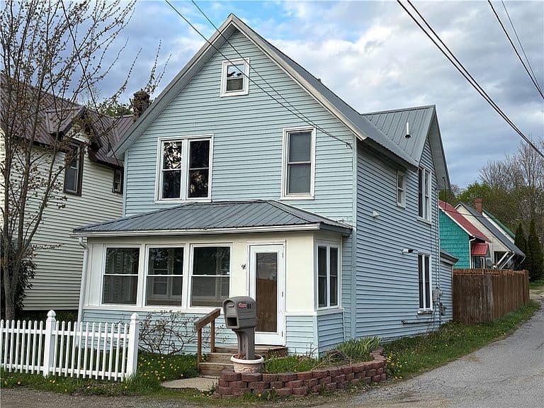 Listing photo 2