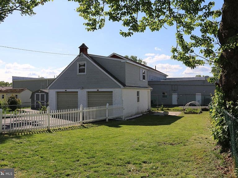 Listing photo 2