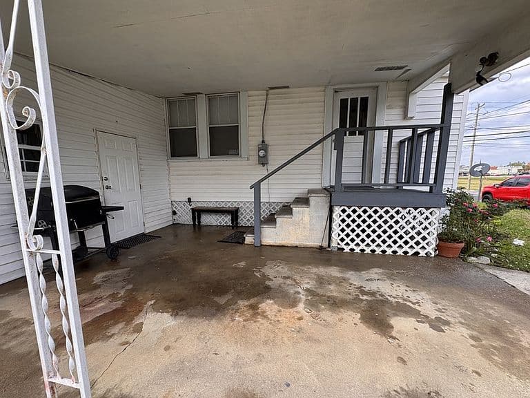 Listing photo 5