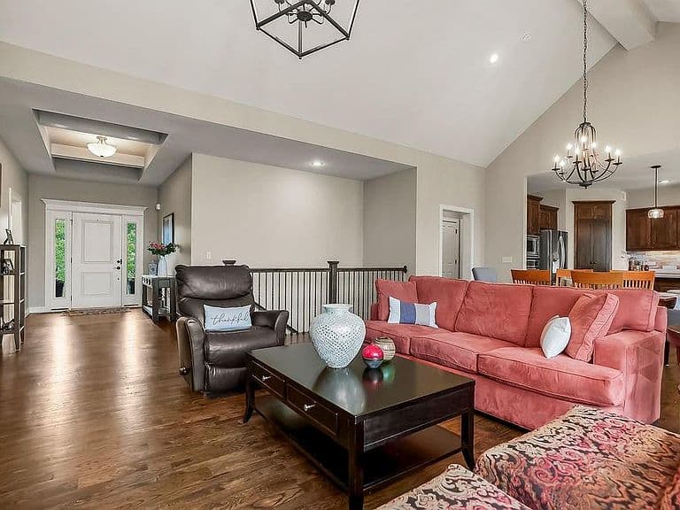 Listing photo 2