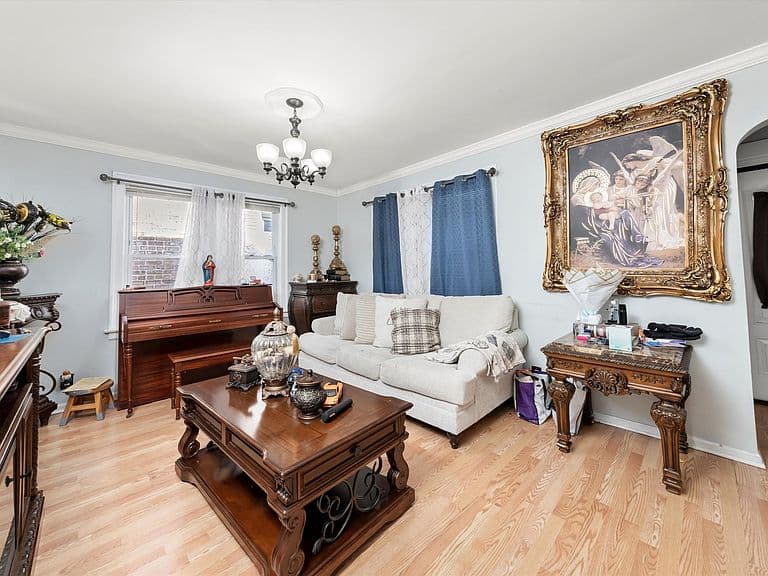 Listing photo 3