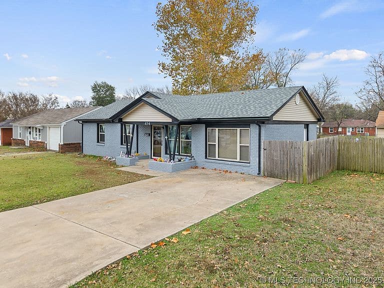 Listing photo 3