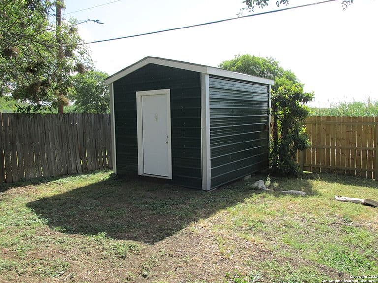 Listing photo 4