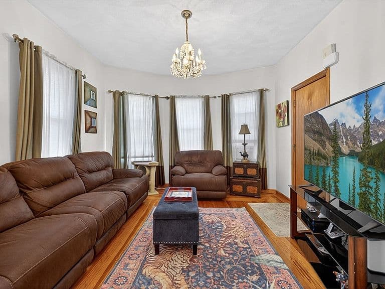 Listing photo 3