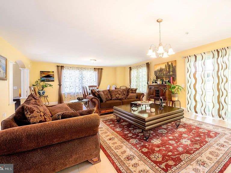 Listing photo 5