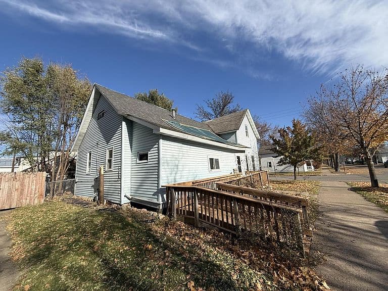 Listing photo 2