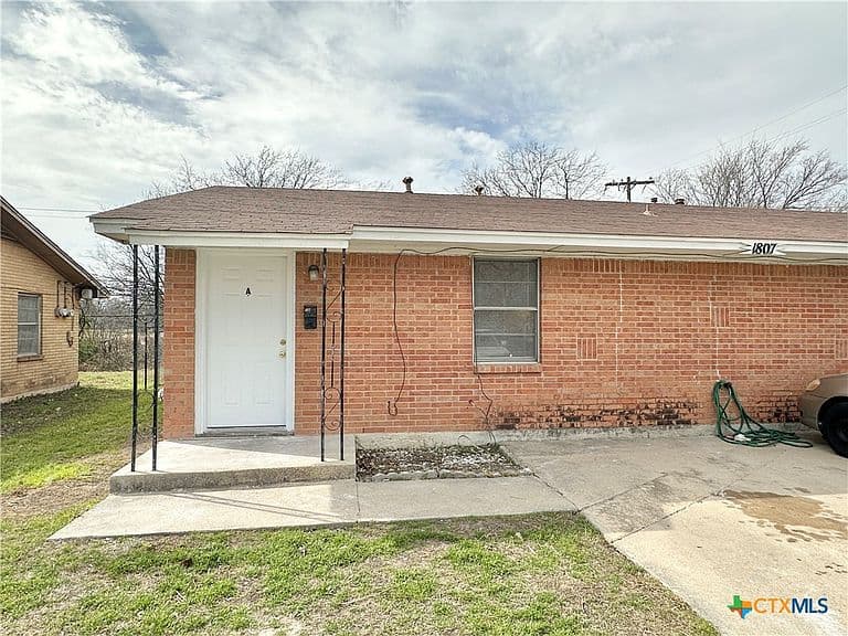 Listing photo 3