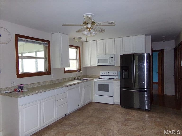 Listing photo 3