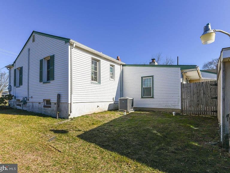 Listing photo 4
