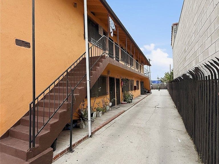 Listing photo 5