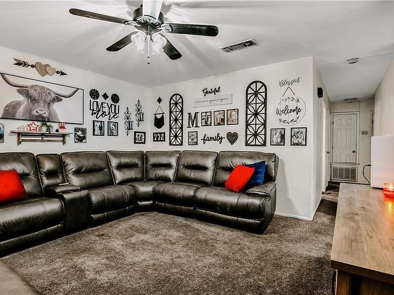 Listing photo 5