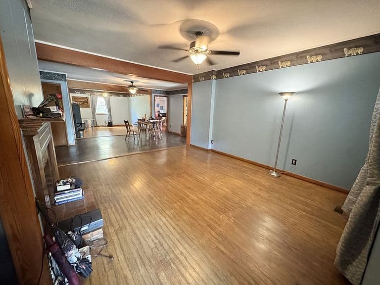 Listing photo 3