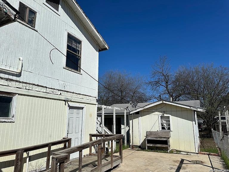 Listing photo 4