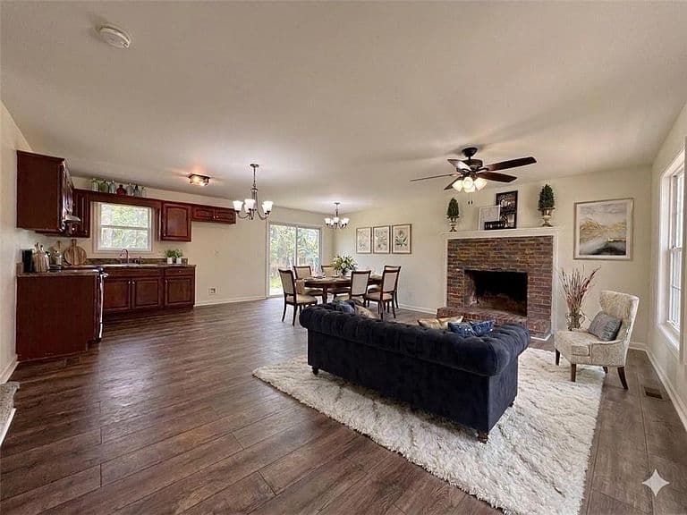 Listing photo 3