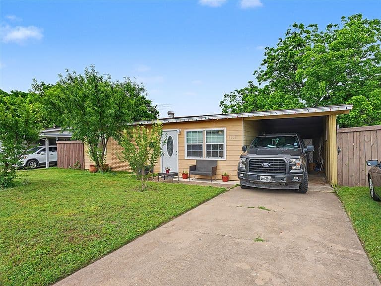 Listing photo 3