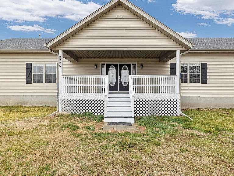 Listing photo 3