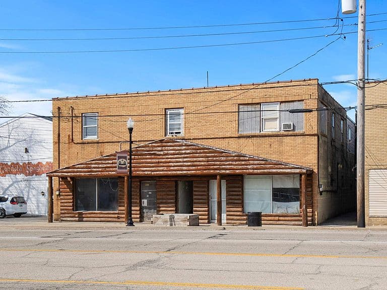 Listing photo 2