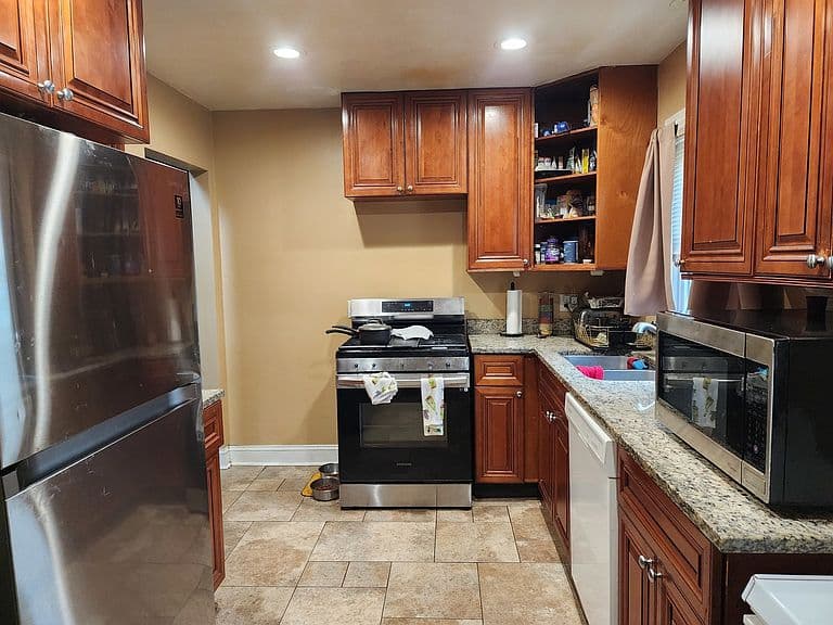 Listing photo 5