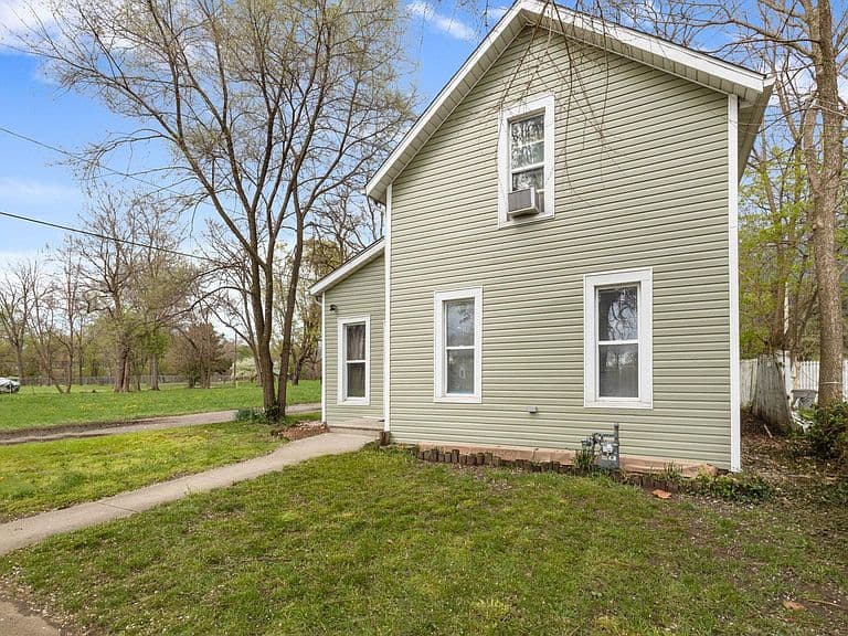 Listing photo 5