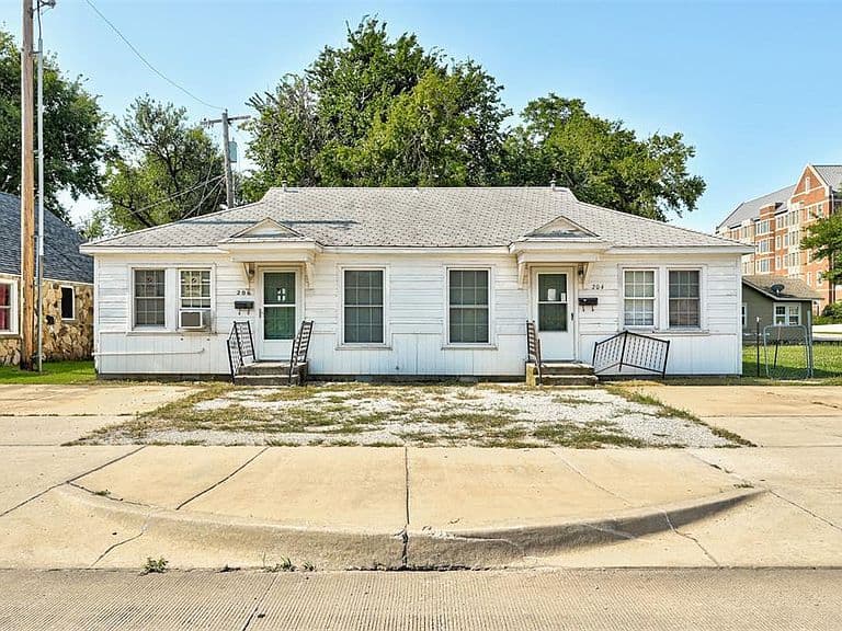 Listing photo 2
