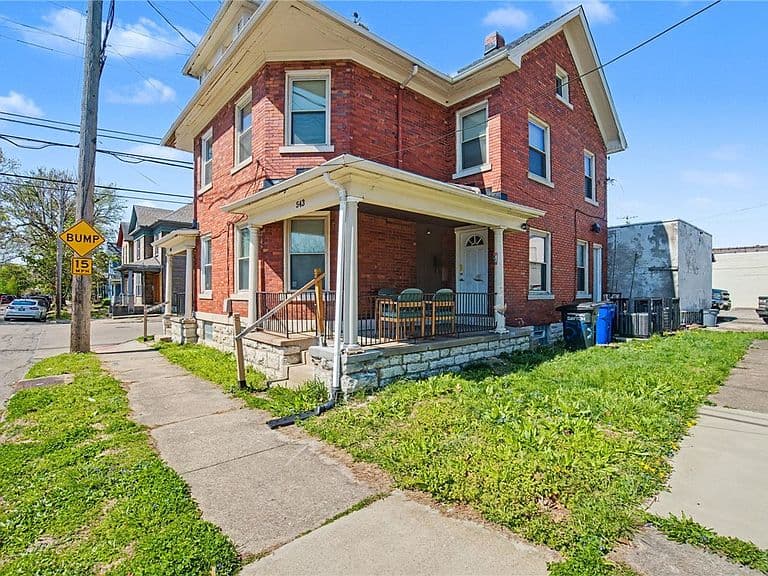 Listing photo 3