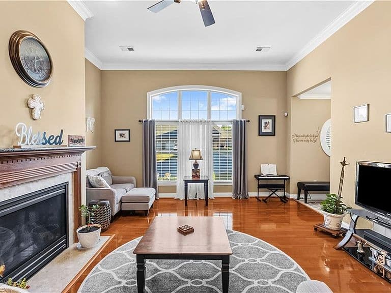 Listing photo 5