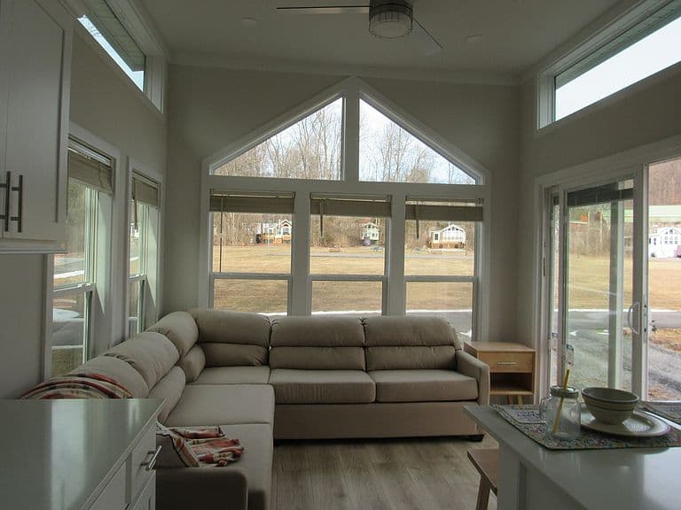 Listing photo 5