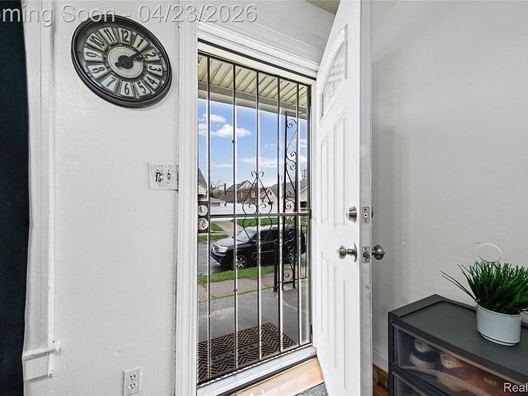 Listing photo 5