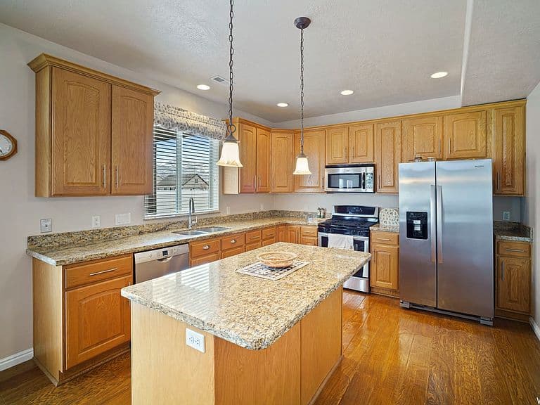Listing photo 3
