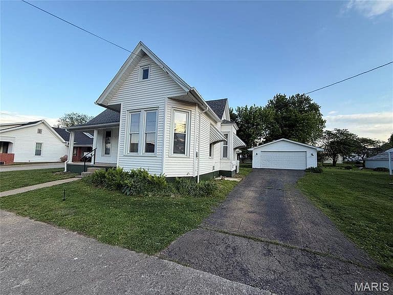 Listing photo 2