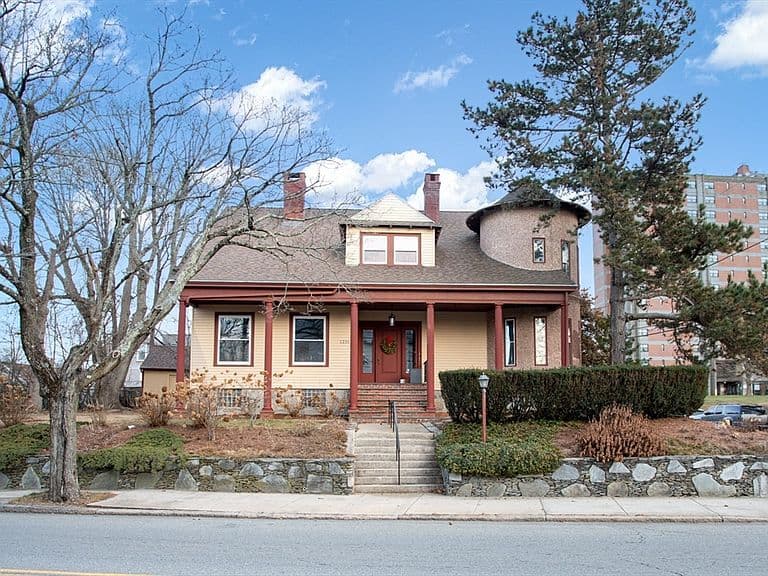 Listing photo 2